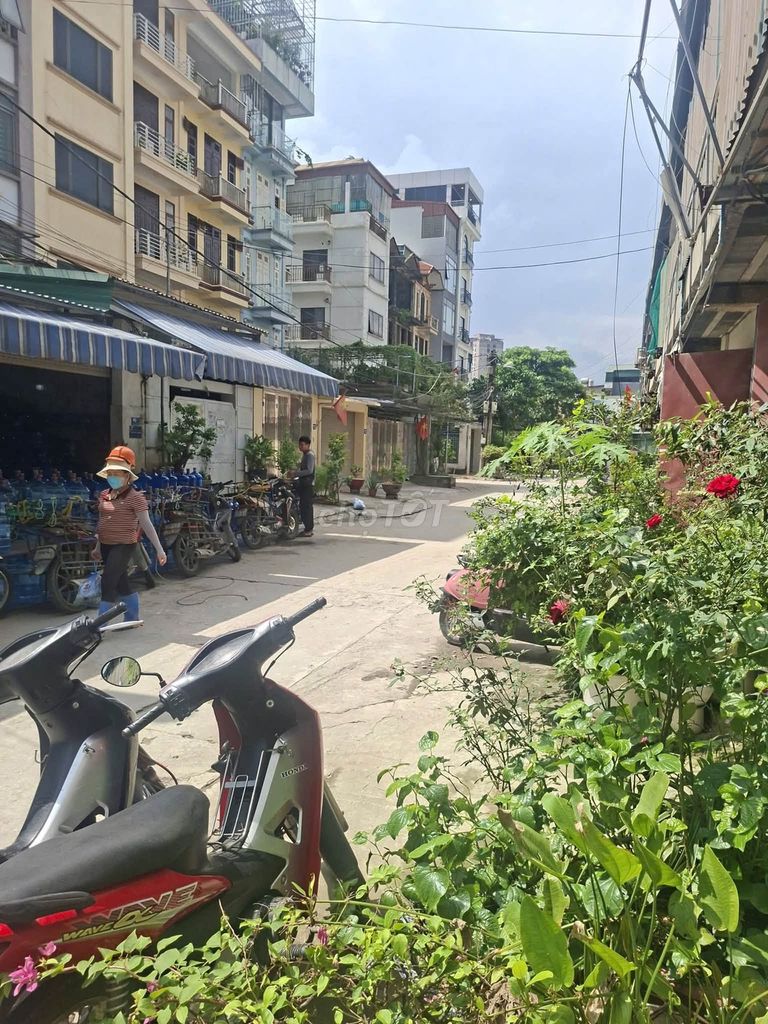 Rent two floors of Bùi Xương Trạch, 50 meters, five million a month.