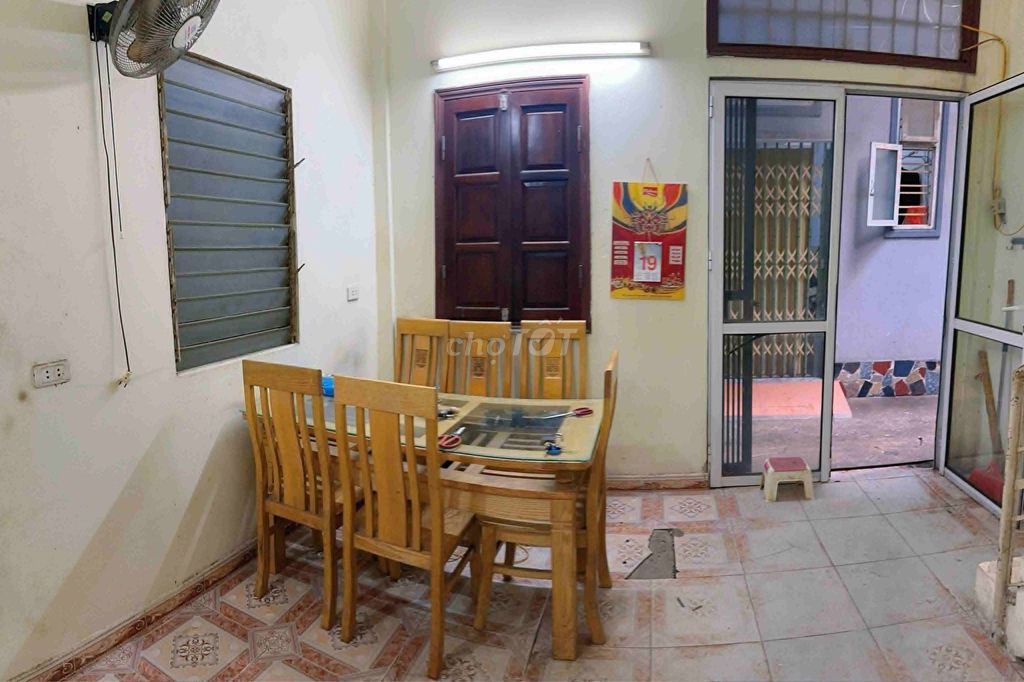 Rent a three-story Trương Định house near Baseary