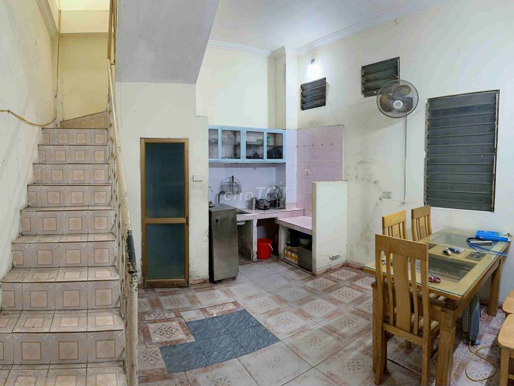 Rent a three-story Trương Định house near Baseary