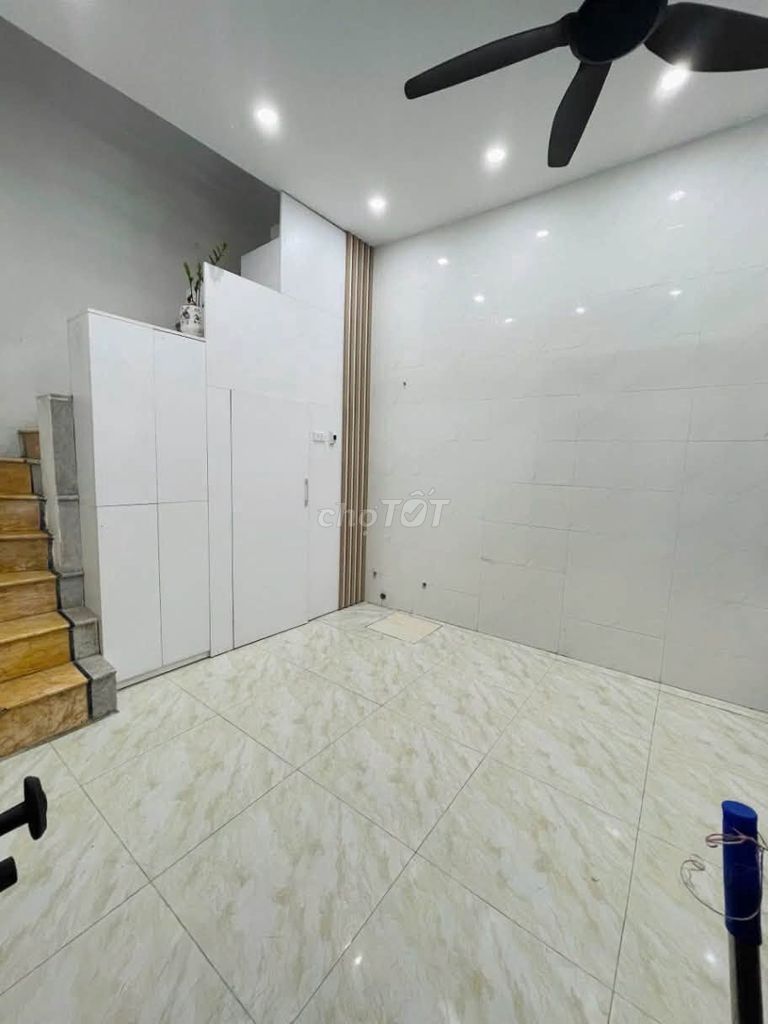 Rent the entire Minh Khai place, Wong Mai, 10 million a month.