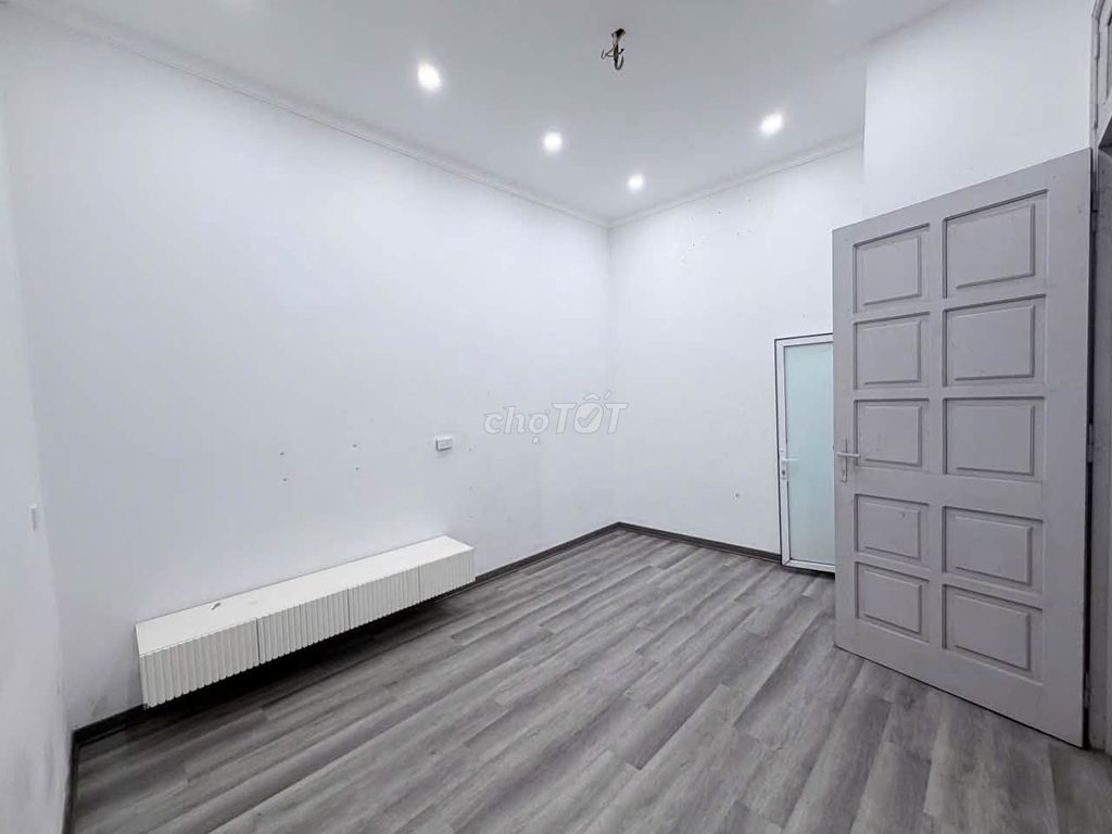 Rent the entire Minh Khai place, Wong Mai, 10 million a month.
