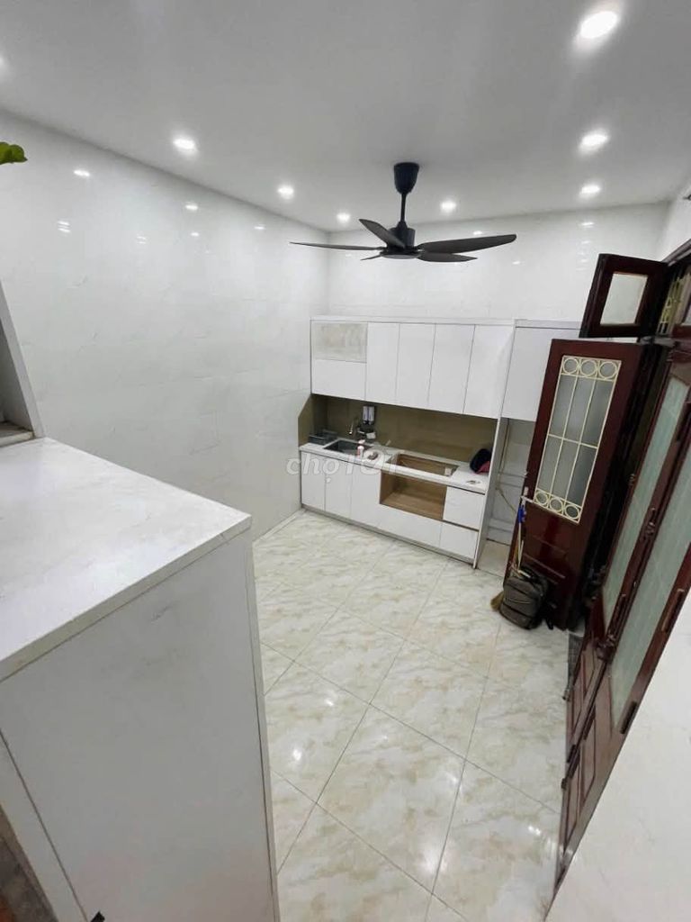 Rent the entire Minh Khai place, Wong Mai, 10 million a month.