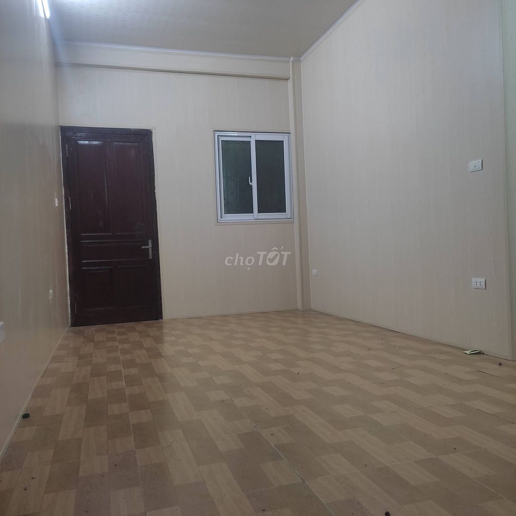 Rent a 1st floor Ngõ 94 Tân Mai, 35 meters2, 4.4 million.