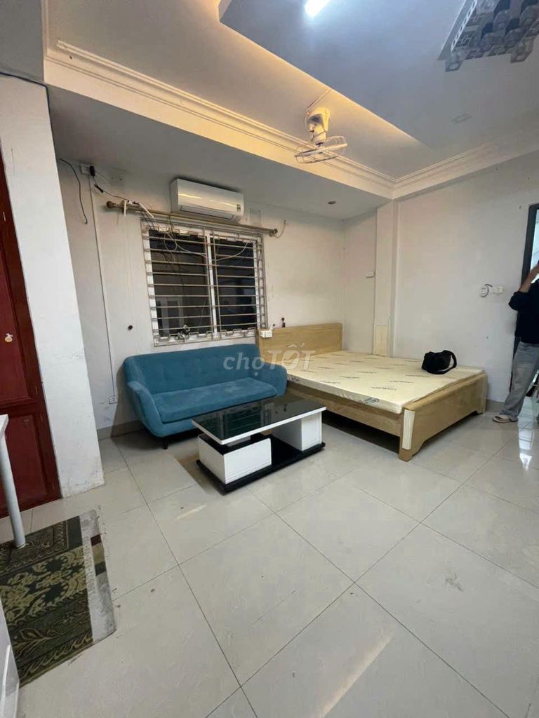 Rent the entire 35mm 5th floor, 3 bedroom, full interior, Kim Bull
