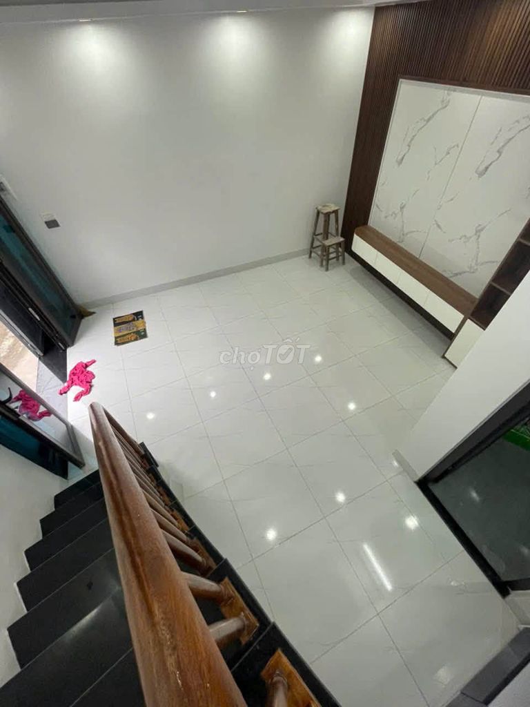 Rent a 30-foot new Vĩnh Hưng. Car parking car.