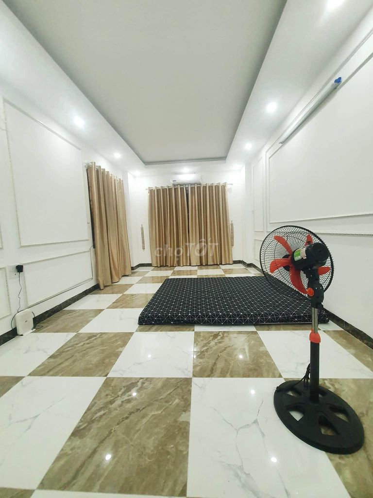 Renting four floors 35 m. Ngõ 294 Lĩnh Nam, 9 million