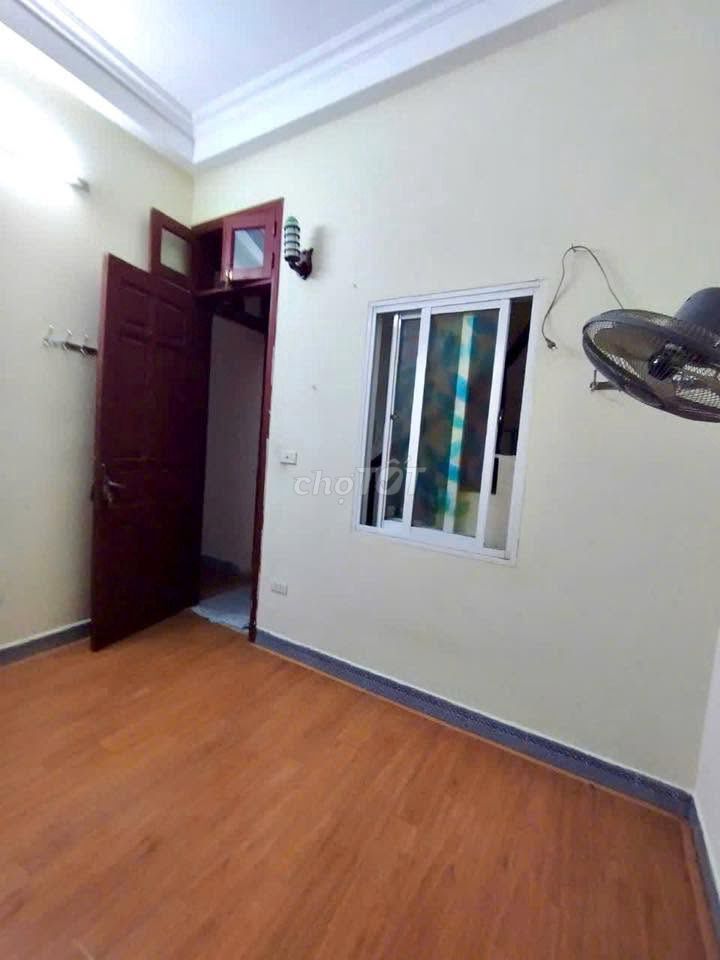 Let's rent the original apartment 30 meters 2 4 floors Lĩnh Nam