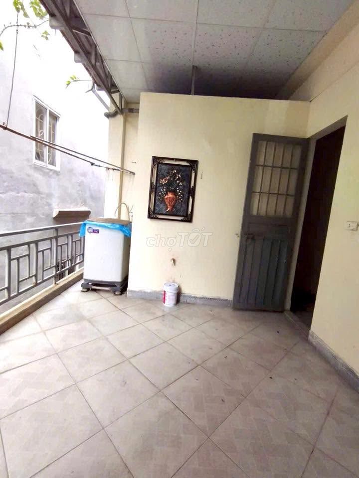 Let's rent the original apartment 30 meters 2 4 floors Lĩnh Nam