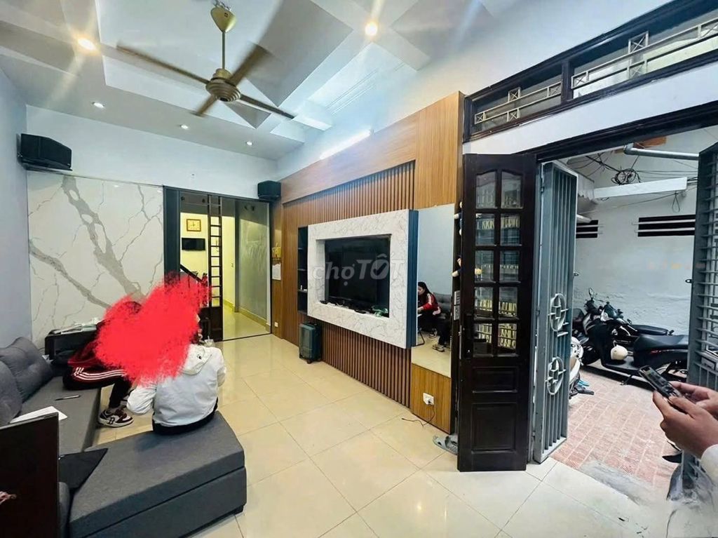 Rent a three-story 4th floor of Ngõ 29 Lương Định Của, Đống Đa