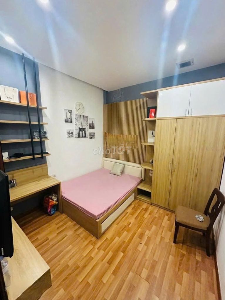Rent a three-story 4th floor of Ngõ 29 Lương Định Của, Đống Đa