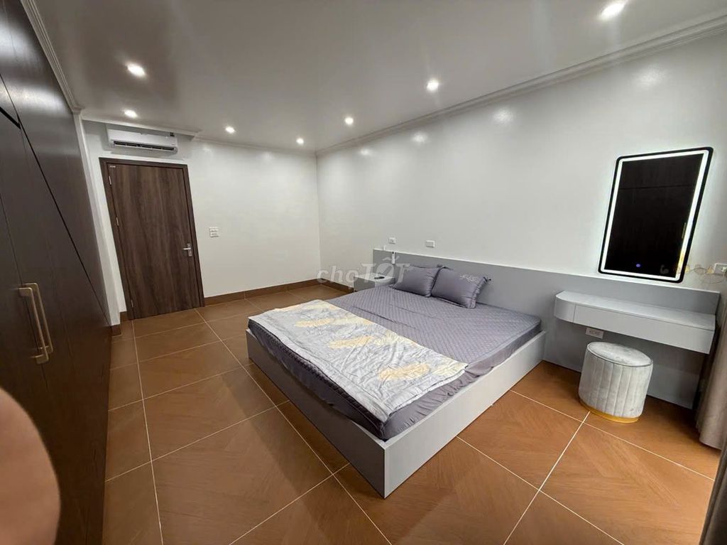 Renting by Ocean Park 3 with elevators, furniture.