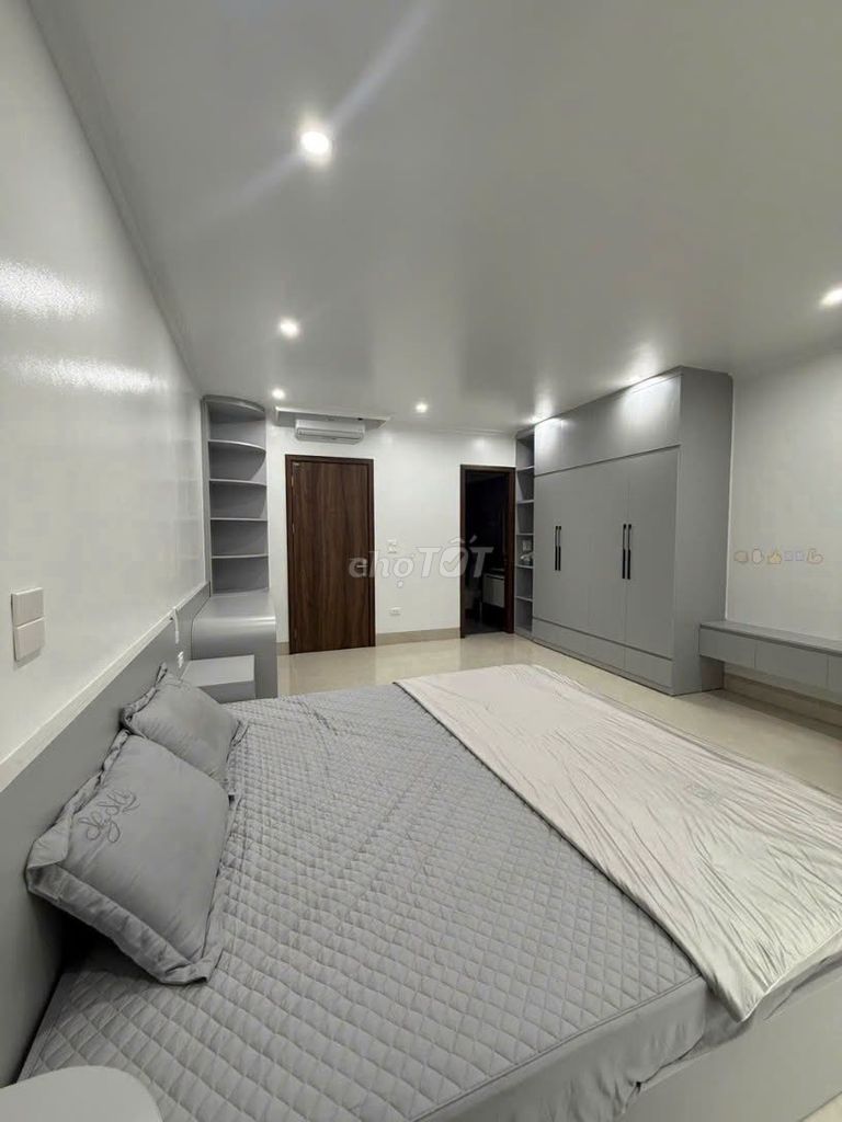 Renting by Ocean Park 3 with elevators, furniture.