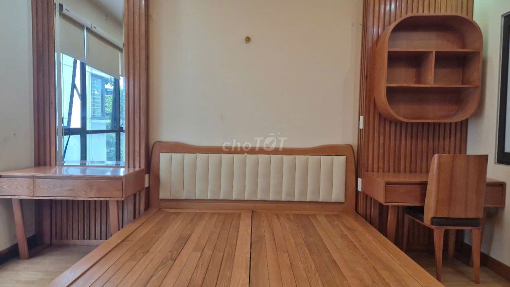 It's the owner of a private house - 166 Nguyễn Văn Cừ street, Bồ Đề, innerex