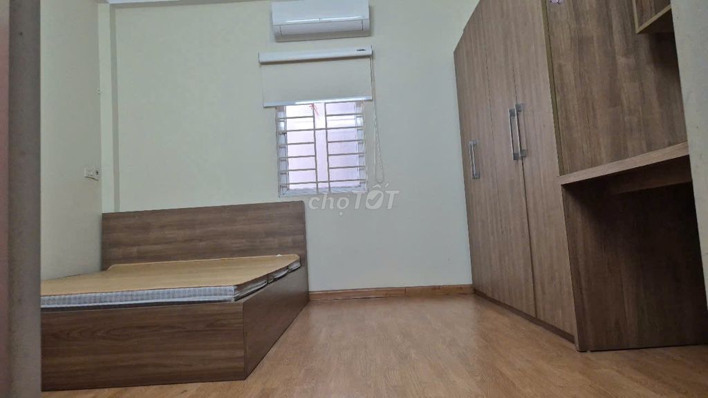 It's the owner of a private house - 166 Nguyễn Văn Cừ street, Bồ Đề, innerex
