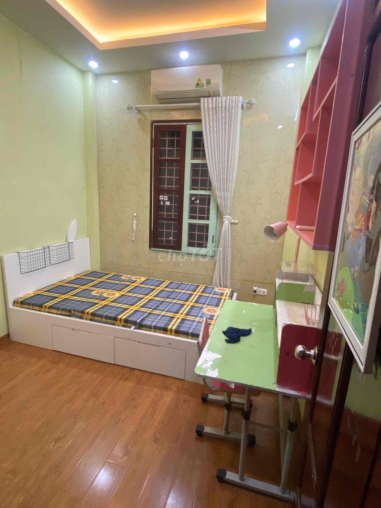 The owner rented his own house at 145 Quan Nhân