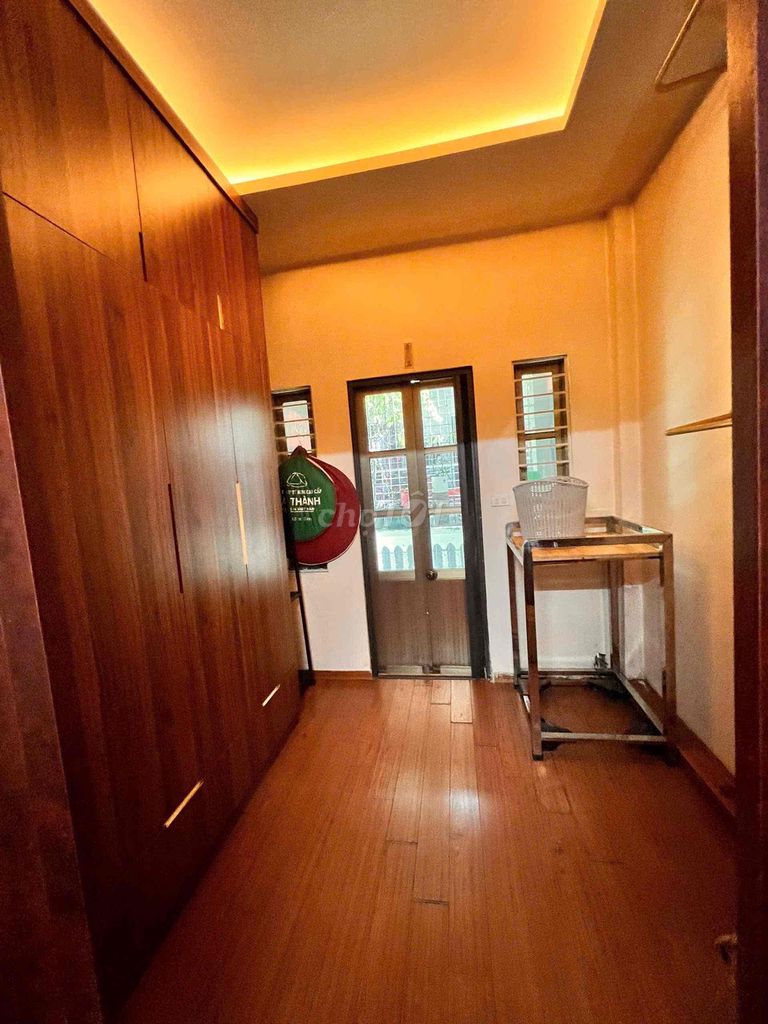 The owner rented his own house at 145 Quan Nhân