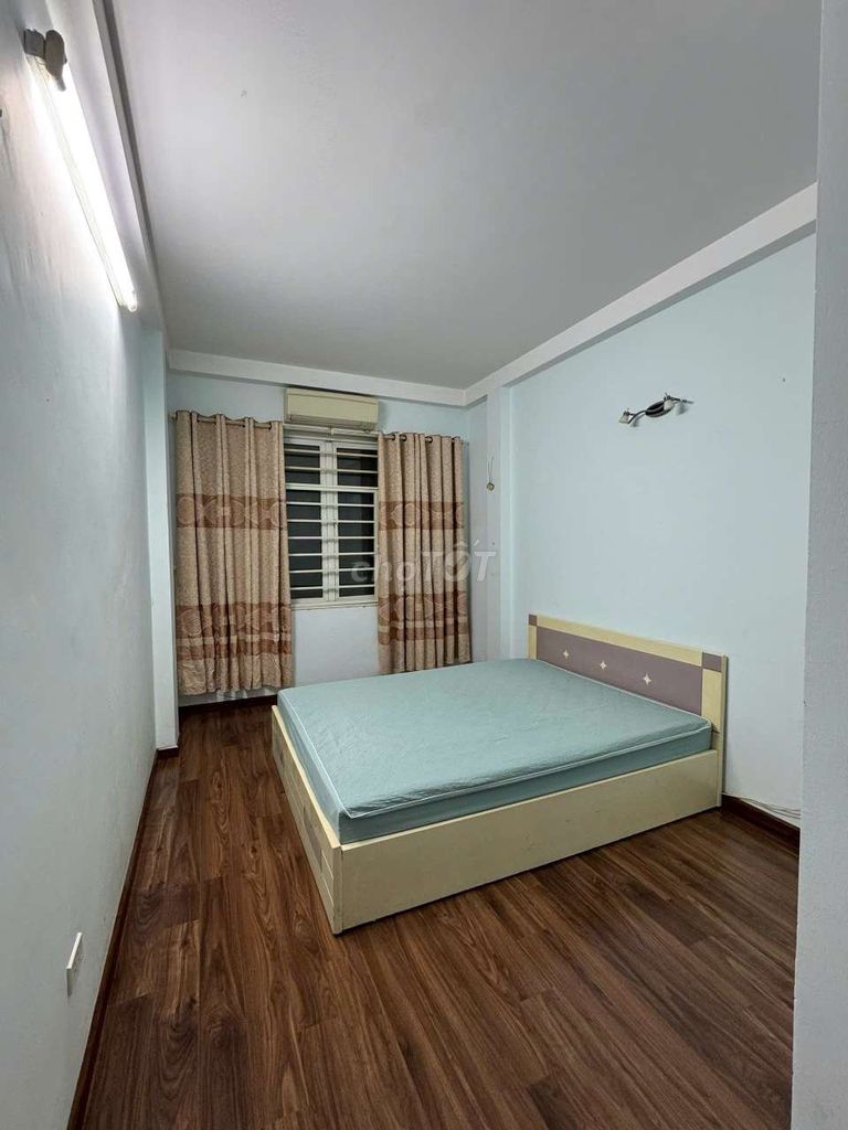 Five floors to rent văn cao 34 meters2, parking car, 14 million a month.