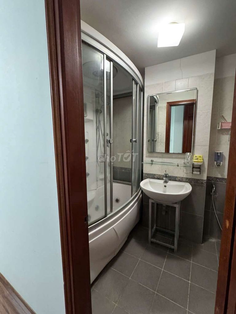 Five floors to rent văn cao 34 meters2, parking car, 14 million a month.