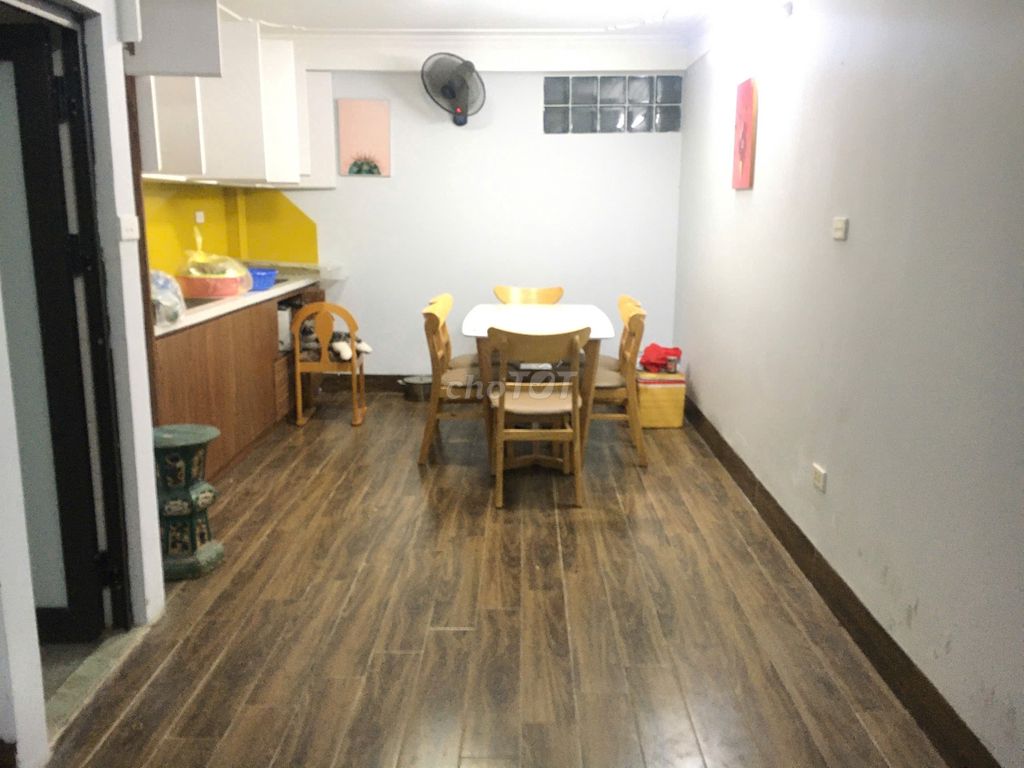 Rent the original four story house, 35 meters per 4/410 Vũ Ngọc Phan street.