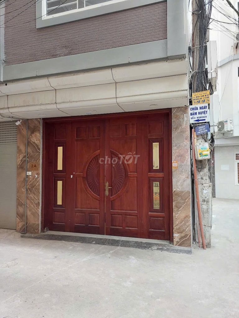 Rent a five-story Hoa Bằng house.