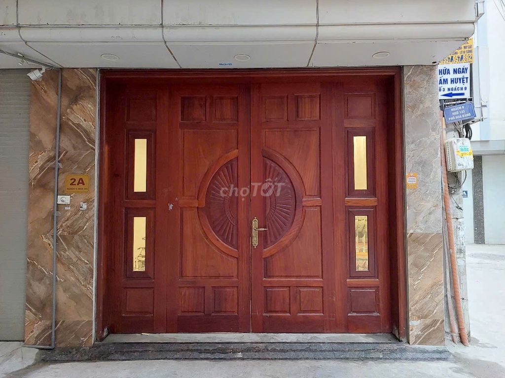 Rent a five-story Hoa Bằng house.