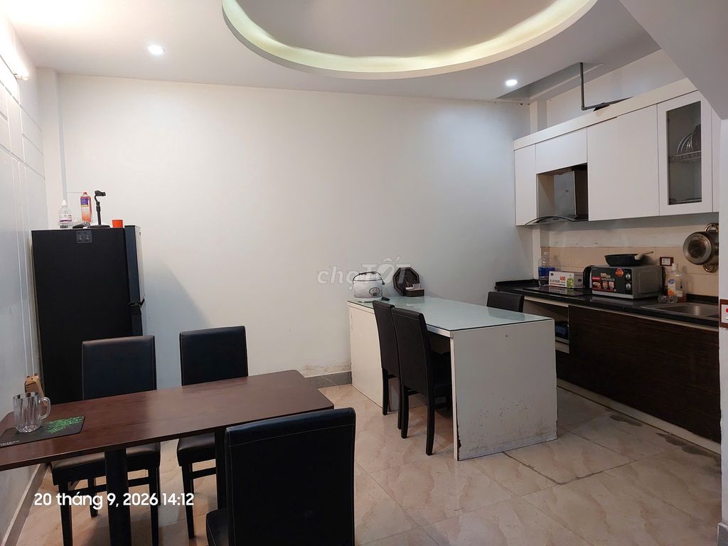 Rent a five-story Hoa Bằng house.