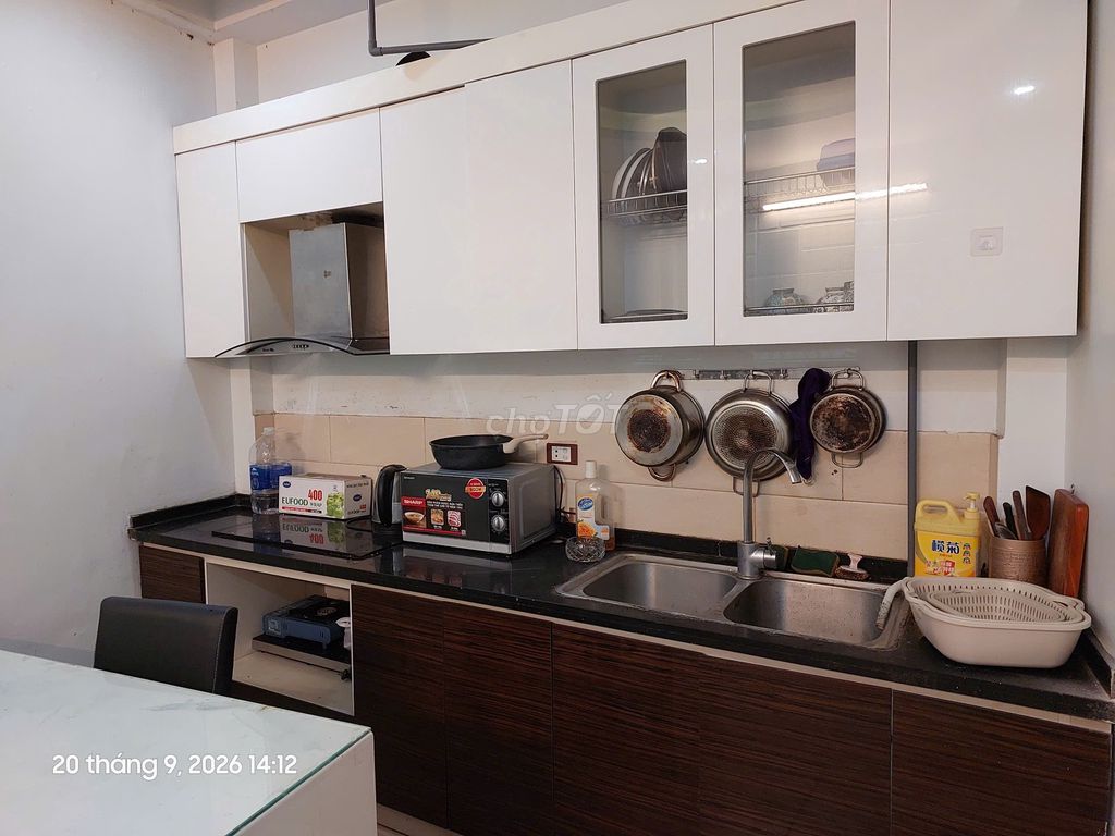 Rent a five-story Hoa Bằng house.