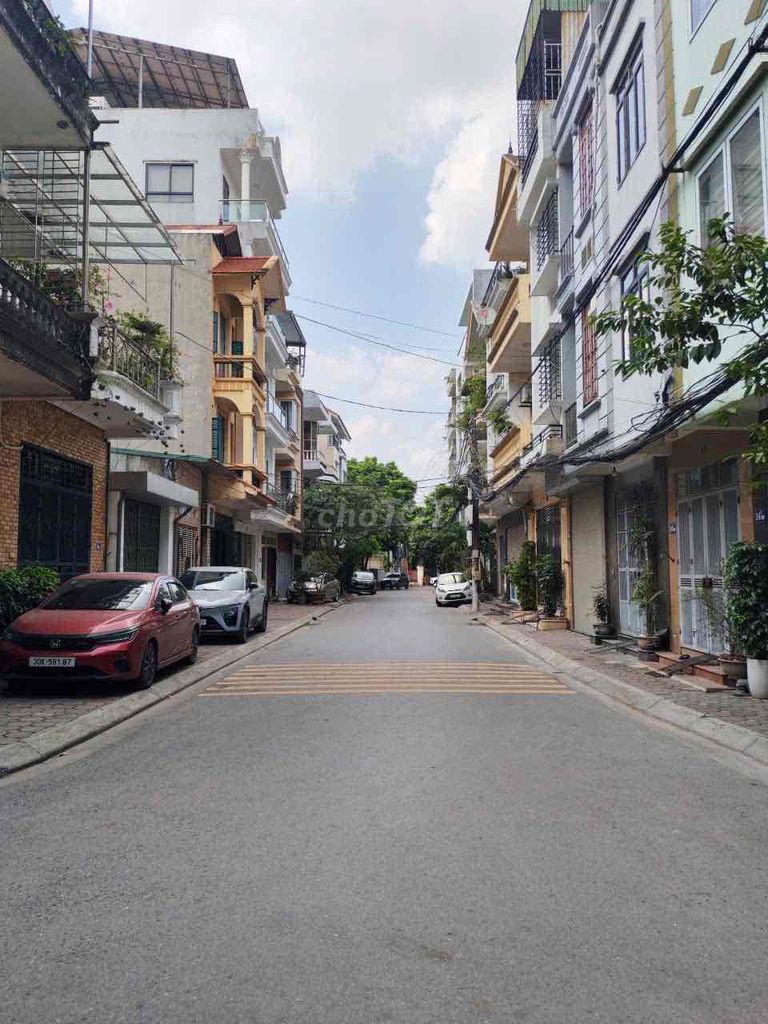 Rent a four-grade house - 60 M2 010,000 for five million a month.