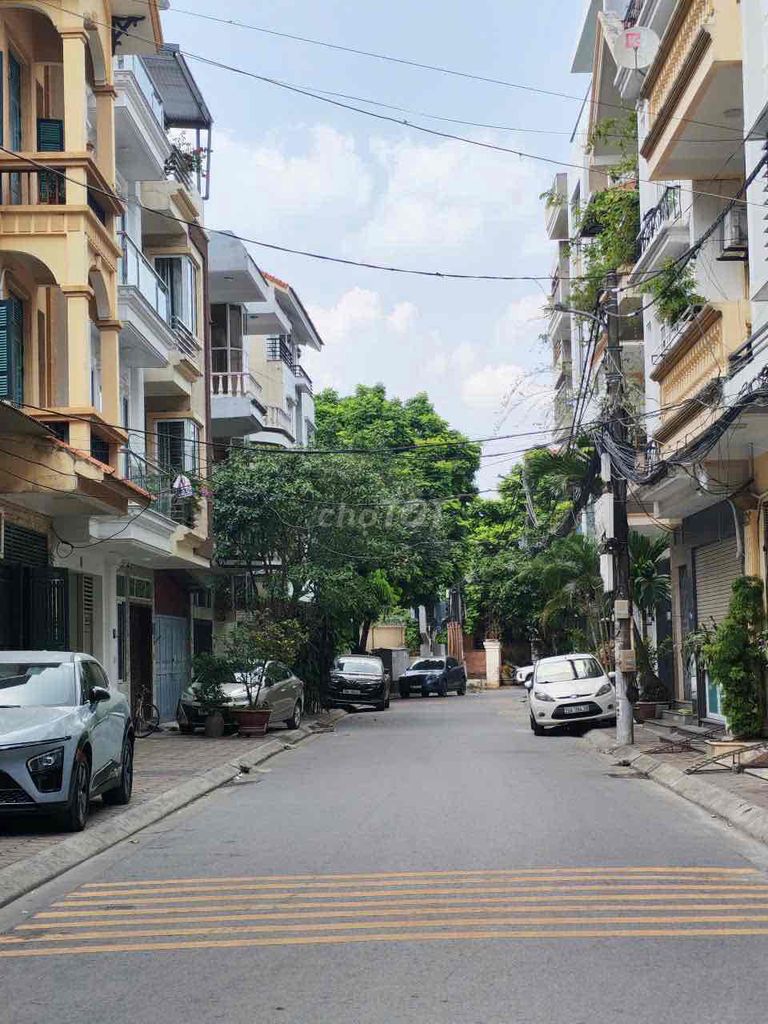 Rent a four-grade house - 60 M2 010,000 for five million a month.