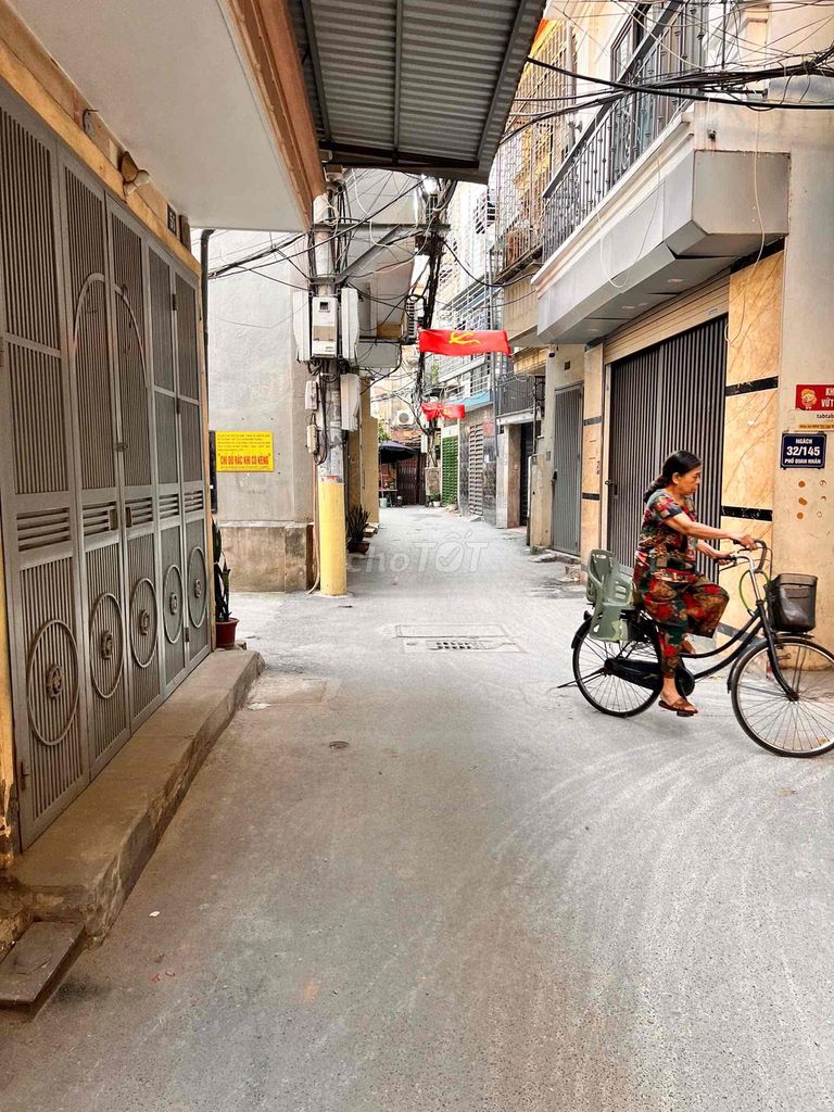 The owner rented his own house at 145 Quan Nhân