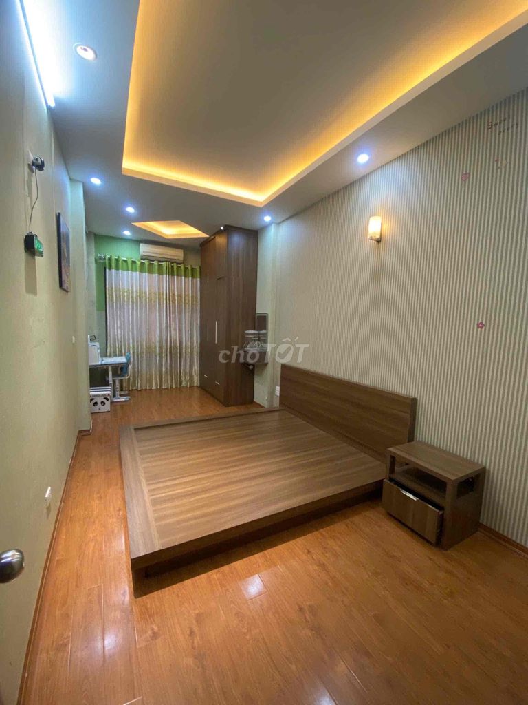 The owner rented his own house at 145 Quan Nhân