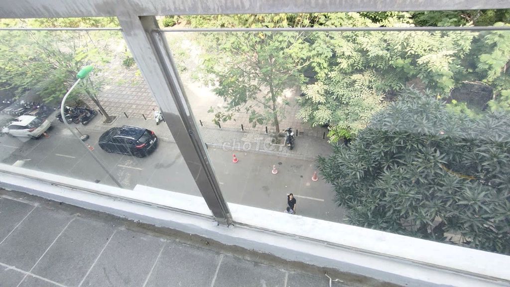 The nice South Central Central elevator house, Cầu Giấy. 75 meters, five floors. 40 million.