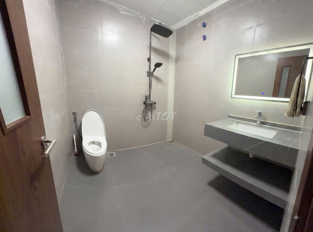 Rent Hoàng Văn Thái-- Car garage in house -vp - Kev