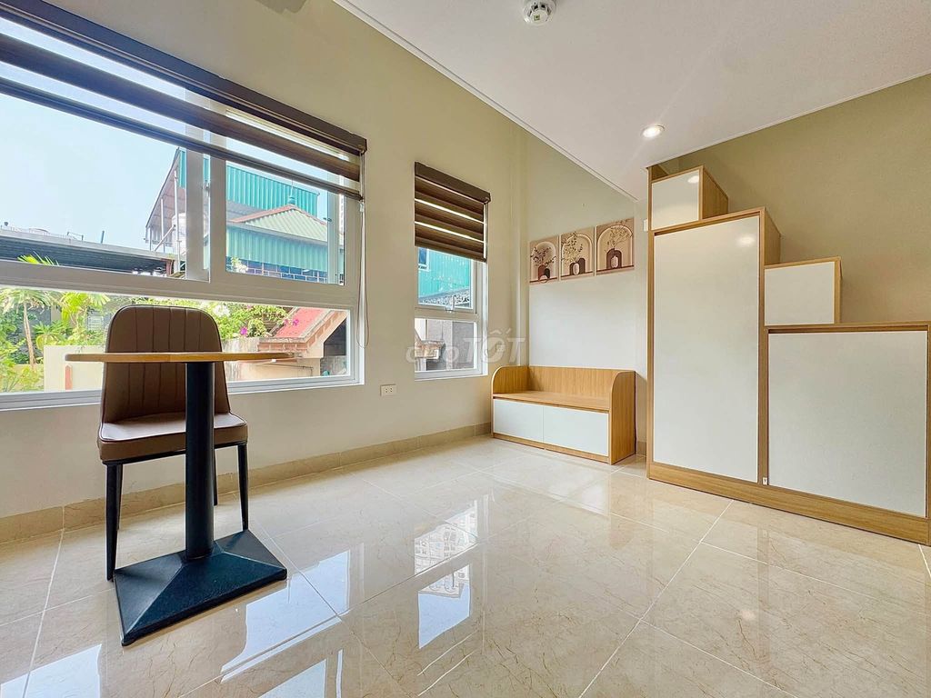 The new house has a complete furniture set up at Lĩnh Nam, Hoàng Mai.