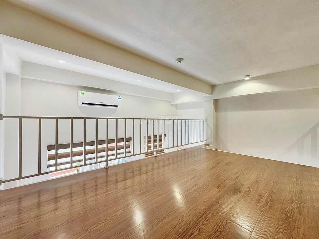 The new house has a complete furniture set up at Lĩnh Nam, Hoàng Mai.