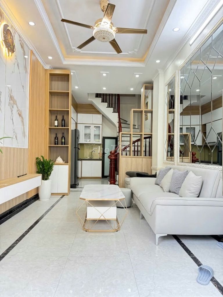 Rent the entire 5 story house, 3 bedrooms, full interior, Hoàng Mai