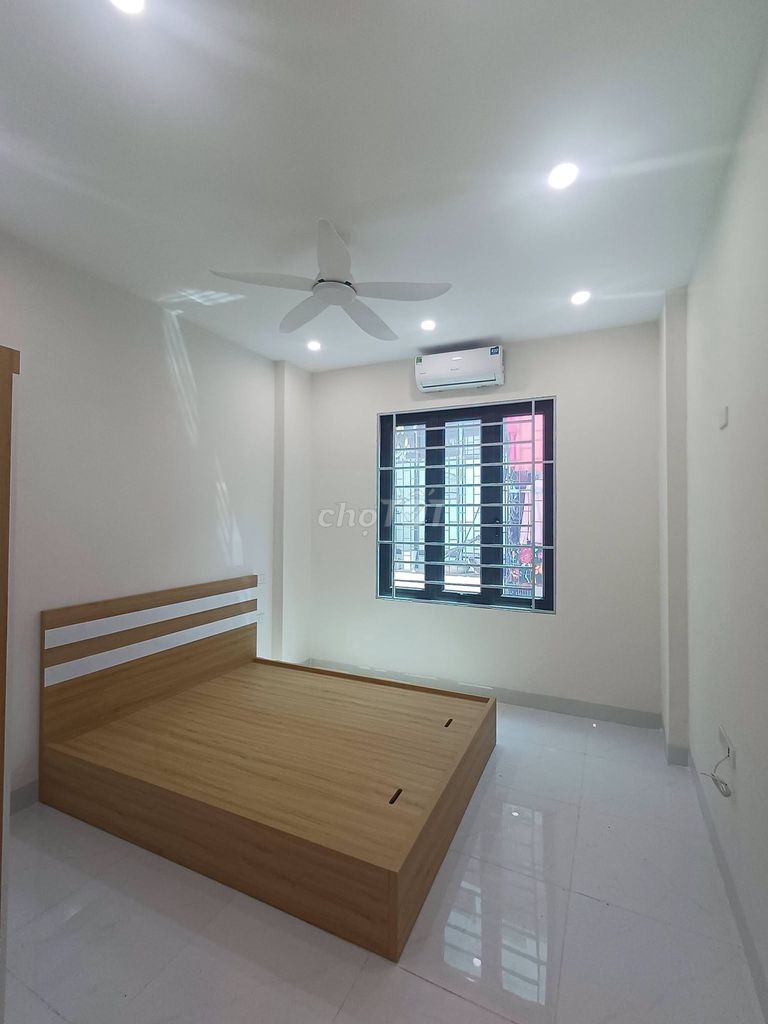 Rent the entire Lĩnh Nam, 5 stories, 5 bedrooms, full interior.