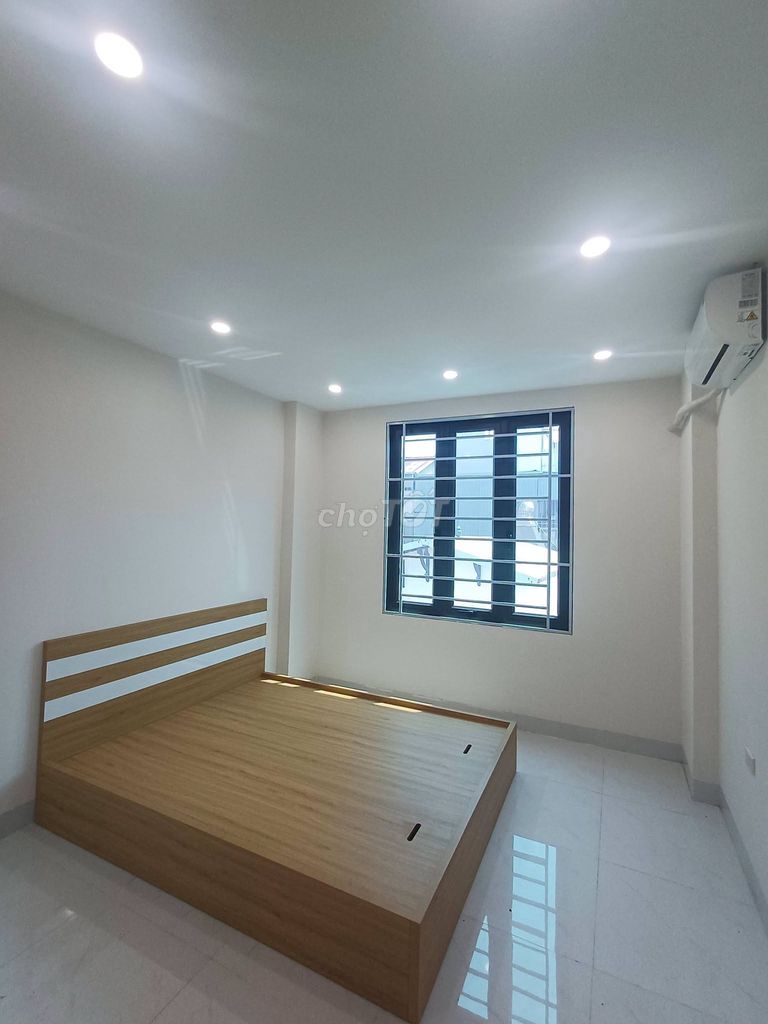 Rent the entire Lĩnh Nam, 5 stories, 5 bedrooms, full interior.