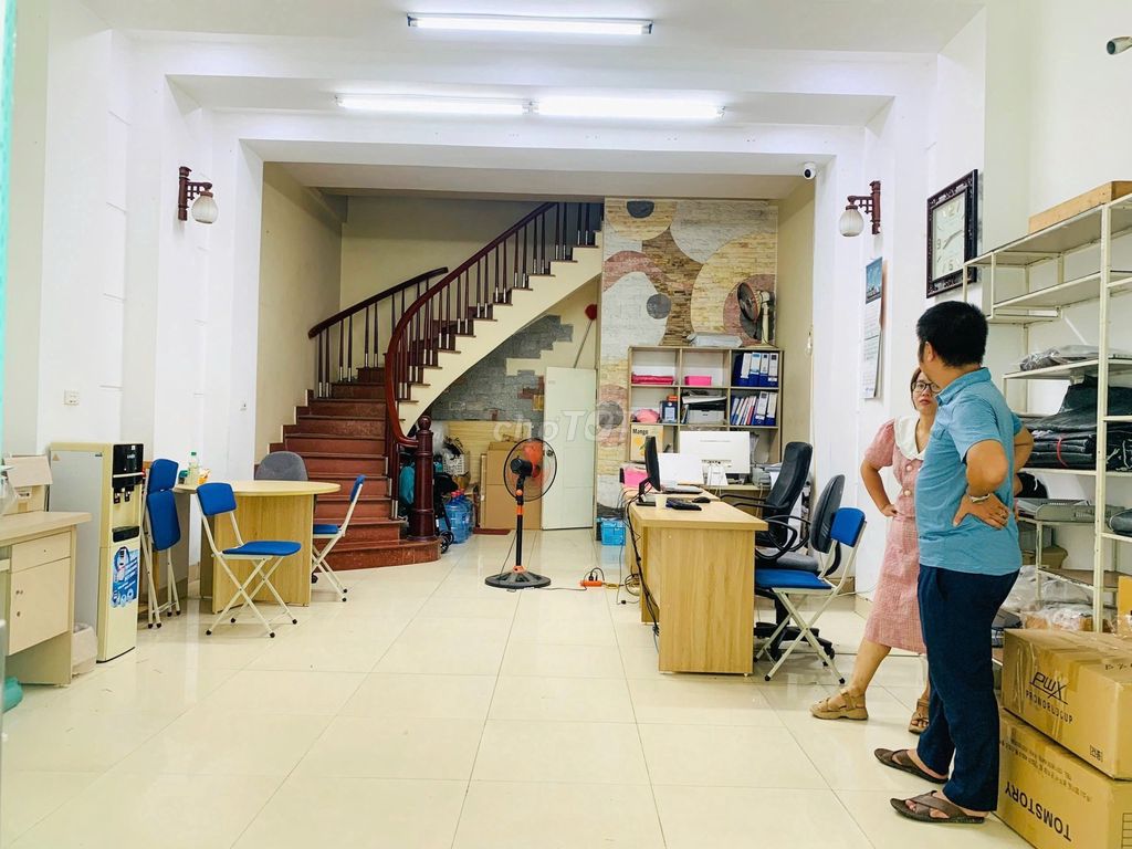 Rent an office, a clean business.