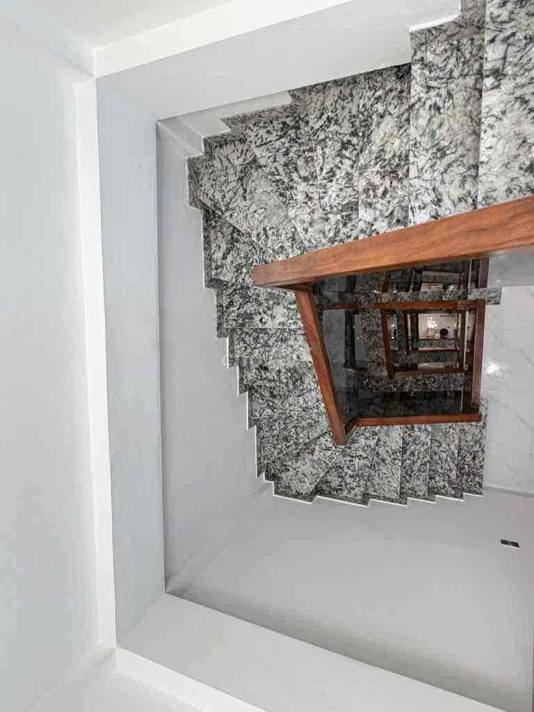Rent your own Bạch Mai 35 m2*4th floor sleeps full of nice clothes right here.