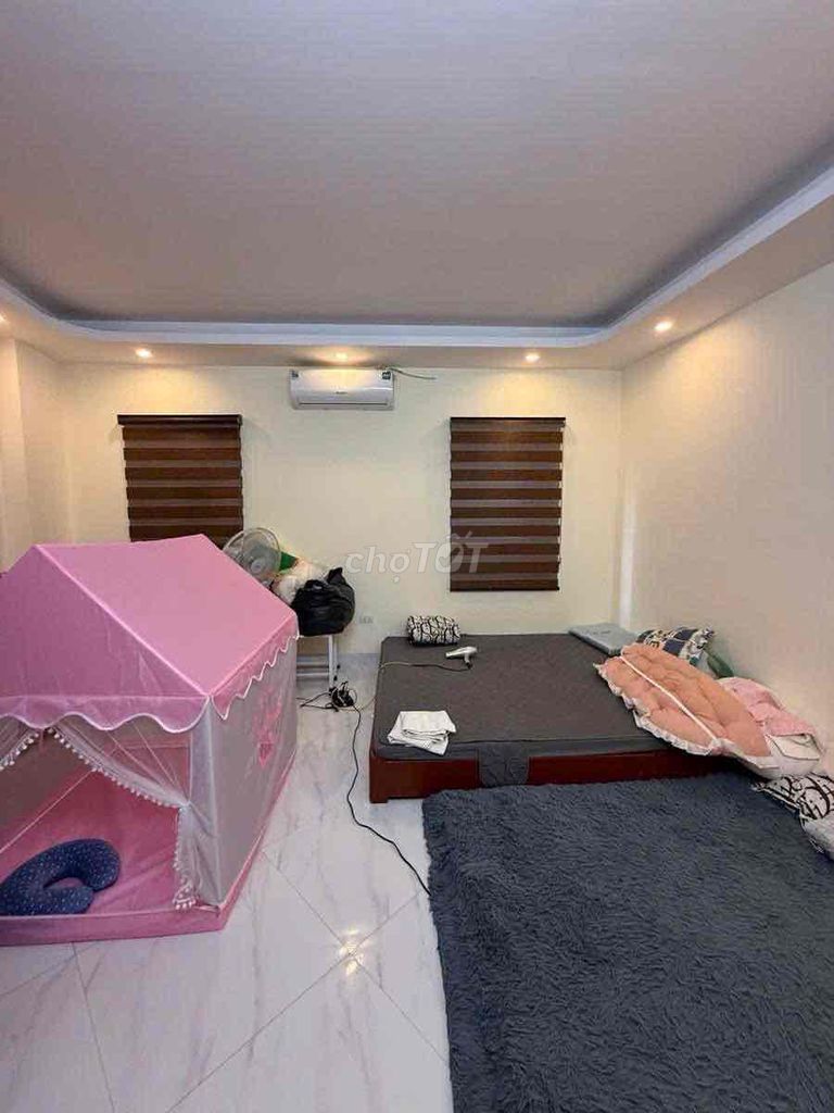 Rent a new house on Mễ Trì area 45 m2 5th floor of the 4th floor of a full-size 13-million.