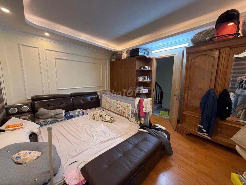 Rent a new house on Mễ Trì area 45 m2 5th floor of the 4th floor of a full-size 13-million.