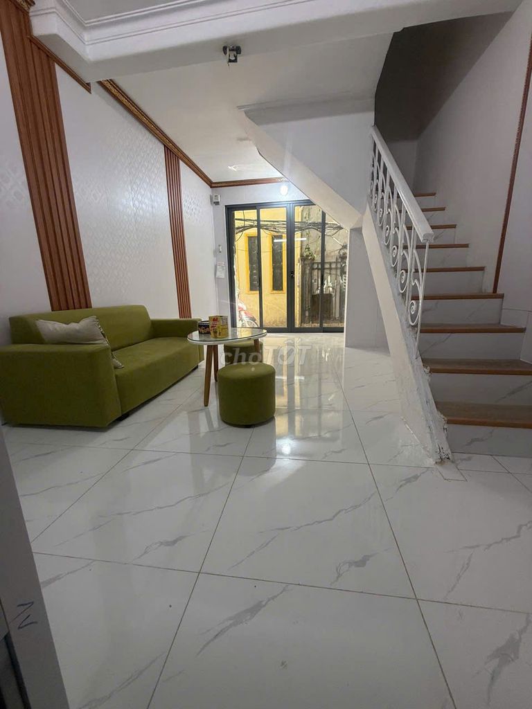Home is $1.6 million, Lạc Long Quân Street, new house, brand new furniture, fresh and clear.
