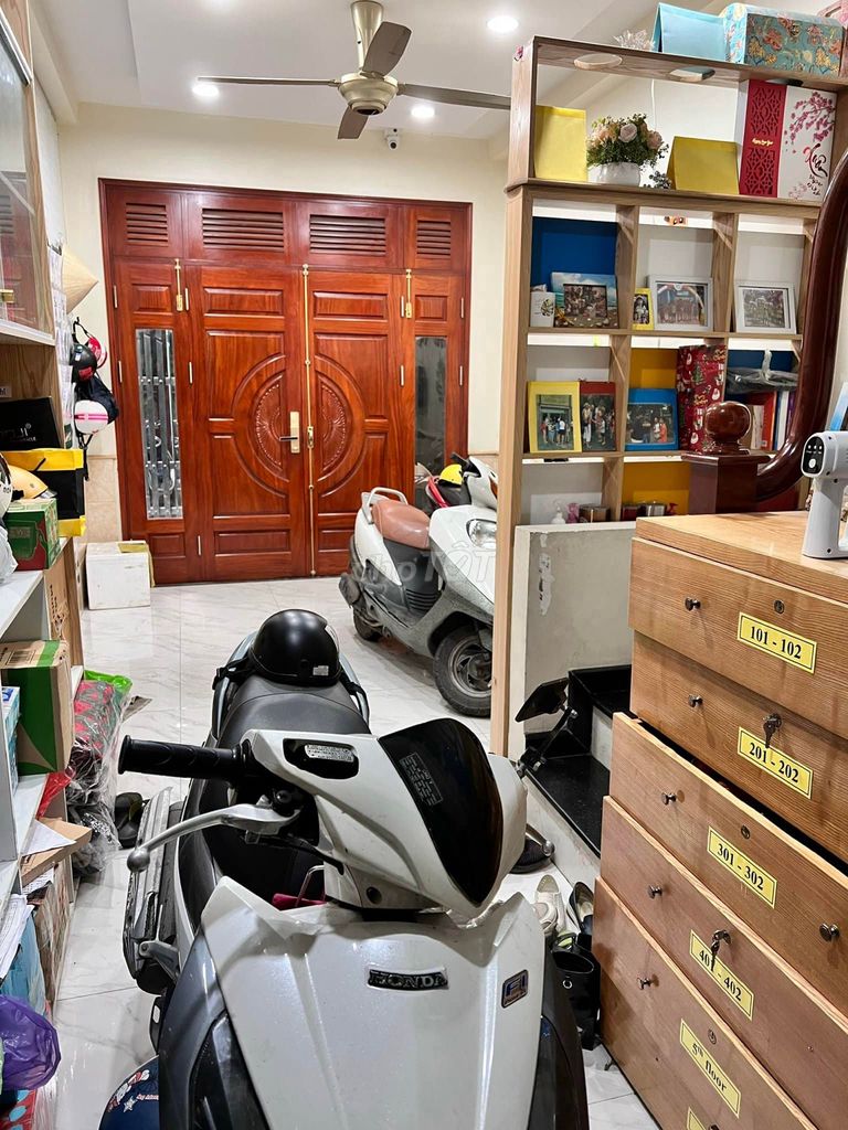 Rent the main house of the 66th street in Lake Rui Xi area 50 meters x 4th floor bedroom