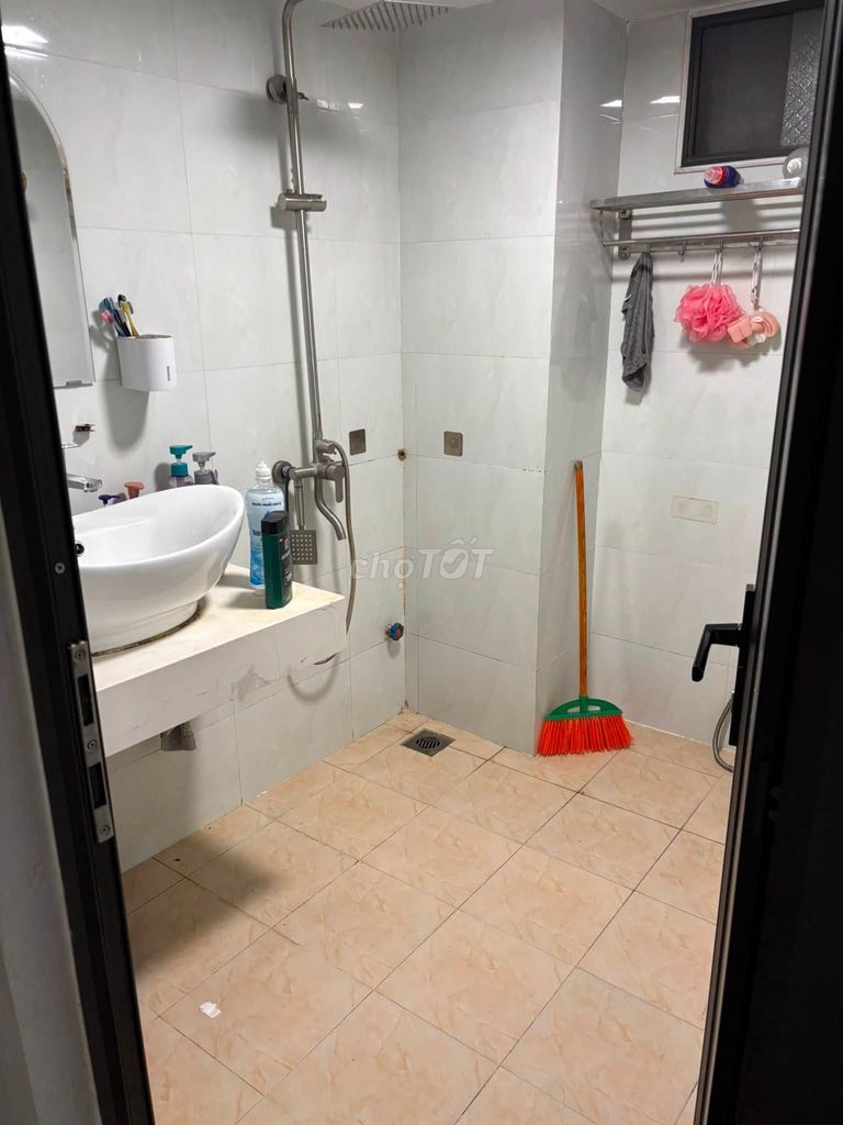Rent a four-story 4th street 495 Nguyễn Trãi, Thanh Xuân, full suit