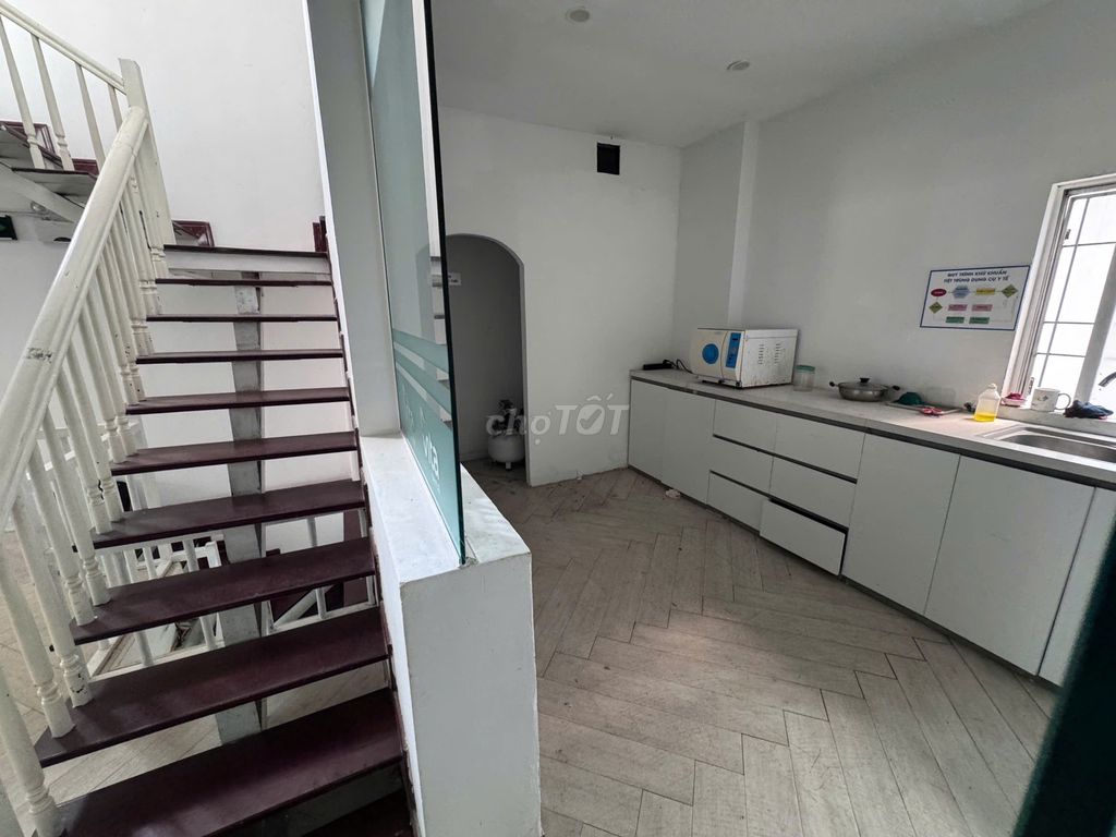 Rent a three-story Lê Lợi Hà Đông area of 50 m2 at 30 million a month.