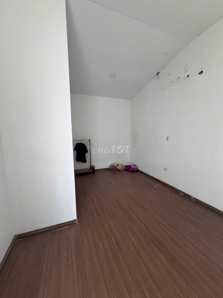 Rent a three-story Lê Lợi Hà Đông area of 50 m2 at 30 million a month.