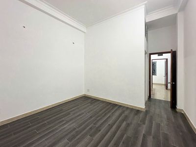 Rent the entire four bedrooms, three toilets, clean new houses, free access to districts.