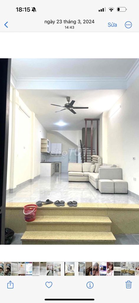 There's a four-story rental house, near a four-story school near the market, near the lake.