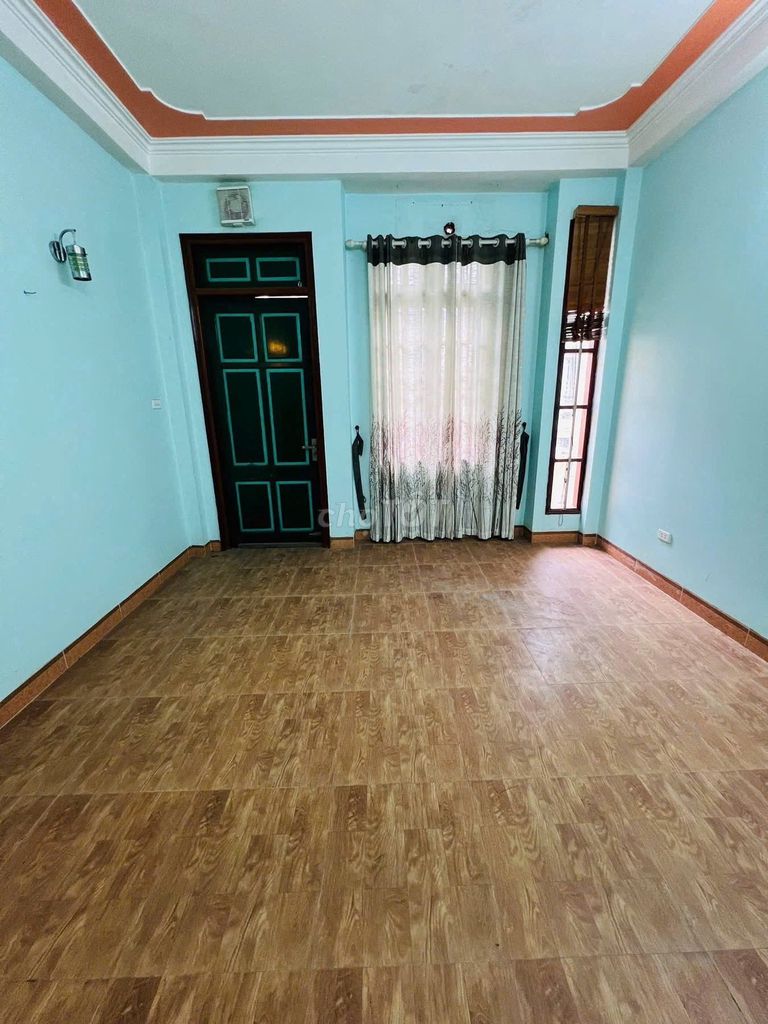 15 million a month. Rent the Lk Ngô Thì Nhậm, Hà Đông in the cool 5th floor.
